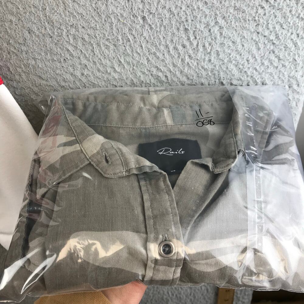 Rails Camo Linen Blend Long Sleeve Button Down Sh… - image 8